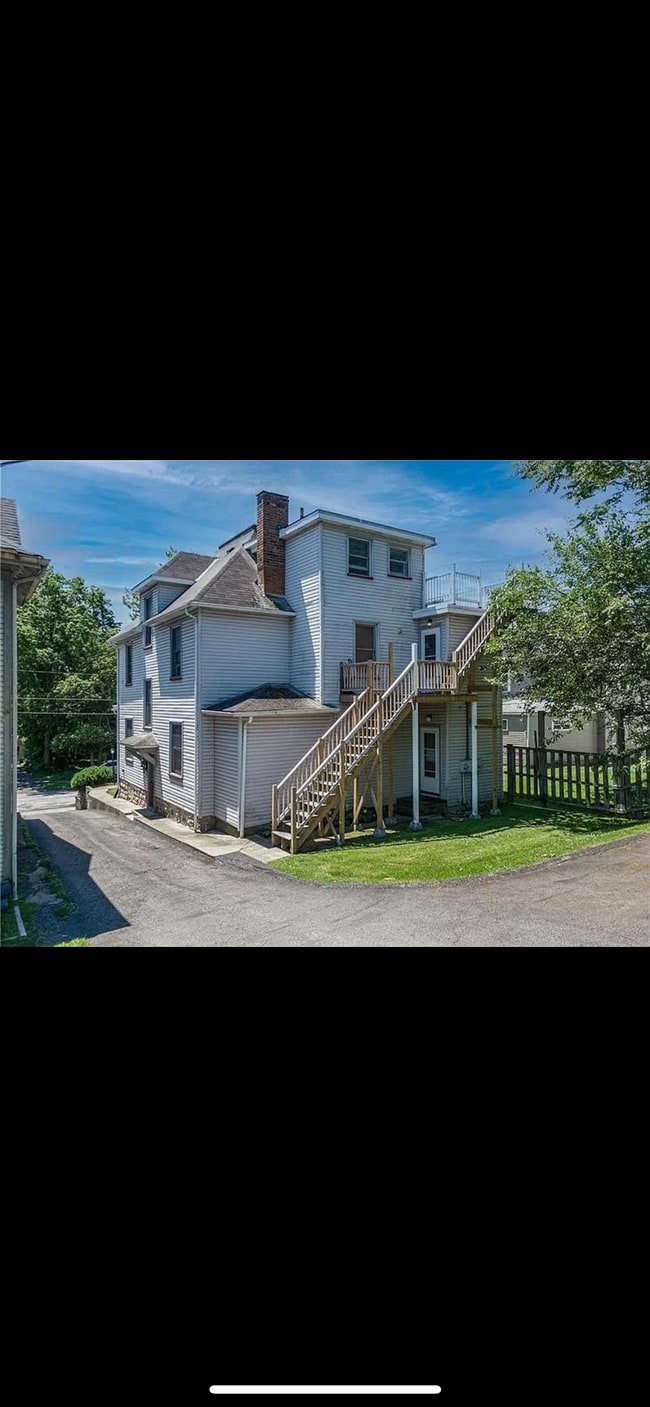 Building Photo - 407 E Garfield Ave
