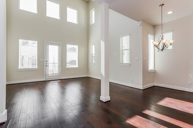 Foto del edificio - 1213 Cedarpost Tree Springs Pl