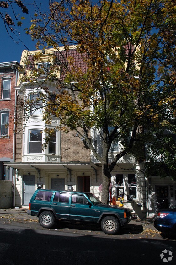 Foto del edificio - 427-429 W Turner St