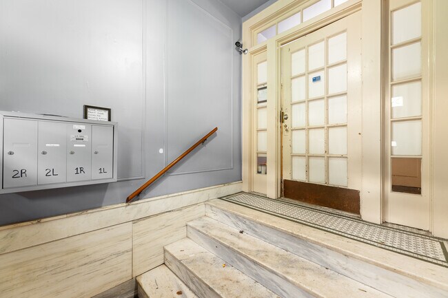 entrance - 523 Beardsley Ave