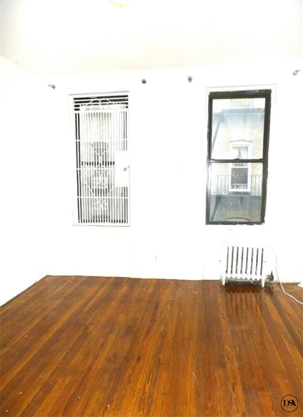 Building Photo - 324 E 13th St