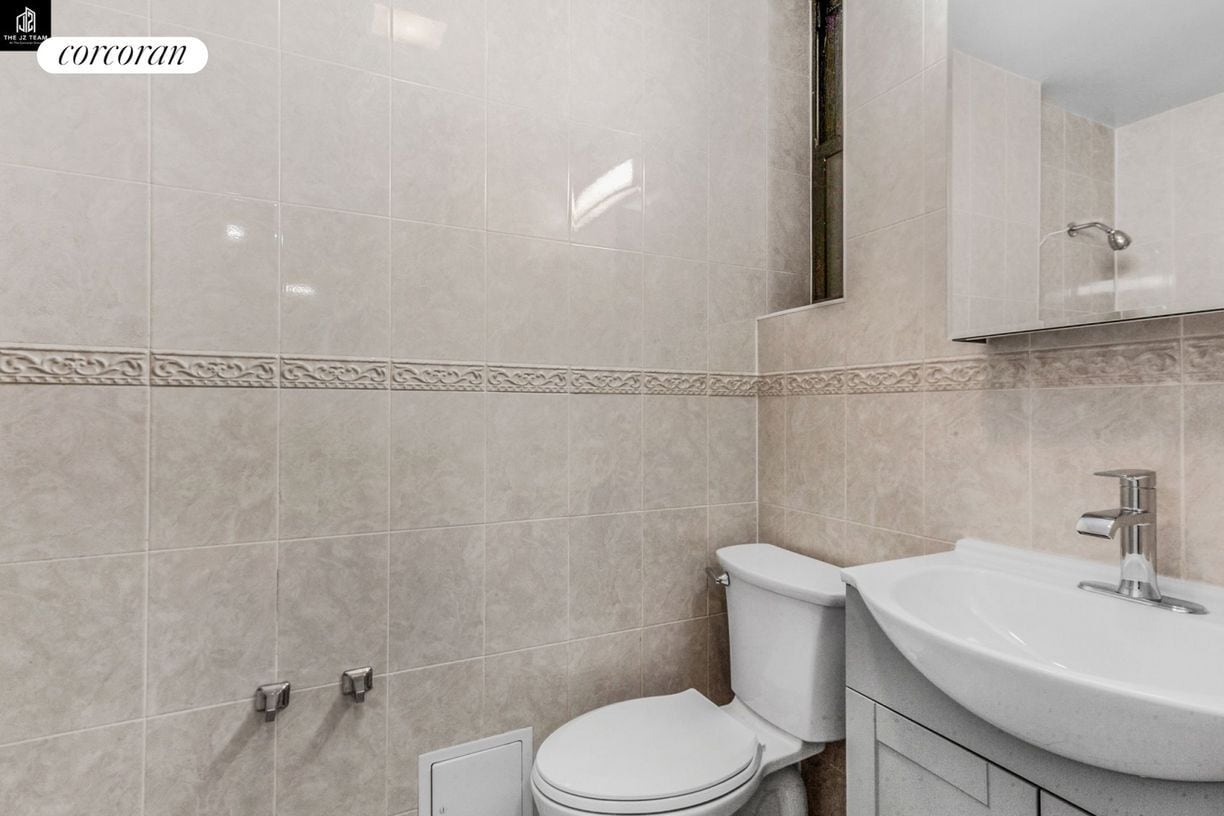 Building Photo - 486 E 74th St