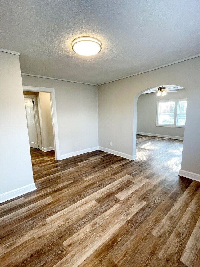 Building Photo - 2 Living Area's & 2 Car Garage - Near MSU, OTC W/ Silver Springs Park in Your Back Yard