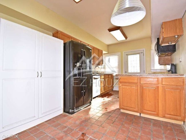 Building Photo - 2221 Poplar Grove St