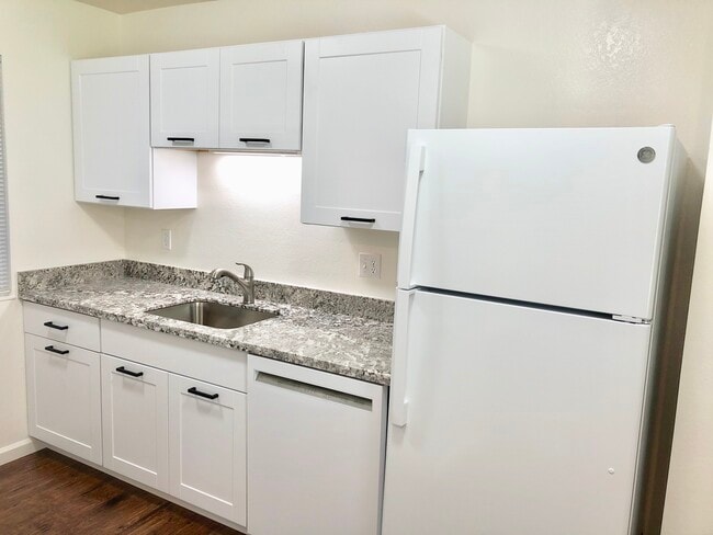 Building Photo - 810 Carlita Cir