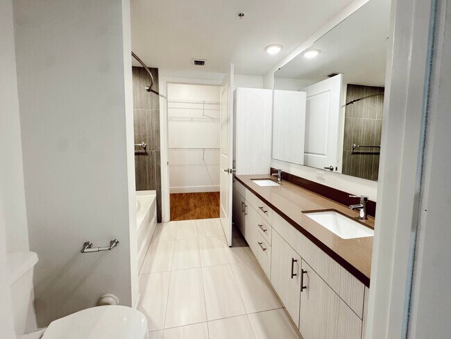 Foto del edificio - 2162 NE 168th St