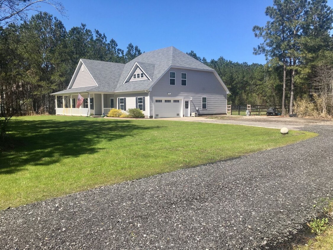 Foto principal - Country living on 10 acres in Moyock offer...