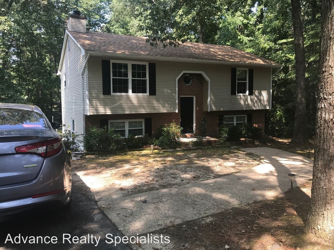 Foto principal - 3 br, 2 bath House - 693 Lake Caroline Dr