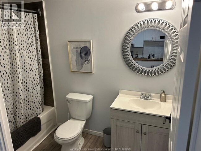 Building Photo - 493 University Ave W