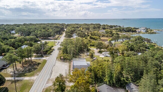 Foto del edificio - 360 Island Rd