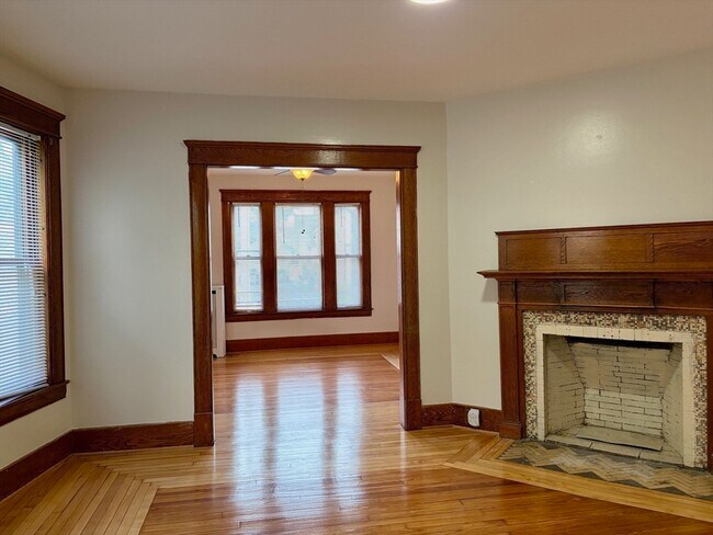 Foto del edificio - 271-273-273 Pleasant St