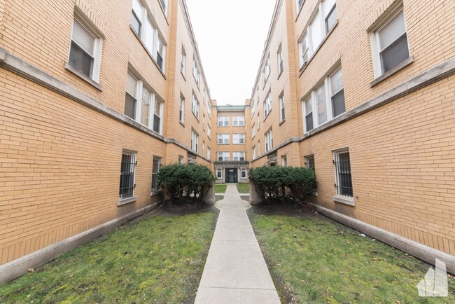 Building Photo - 4205 W Fullerton Ave