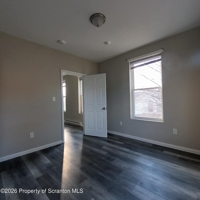 Building Photo - 1513-1515-1515 Vine St