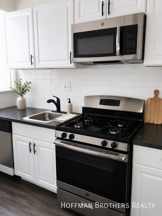 Building Photo - 563 Heliotrope Dr