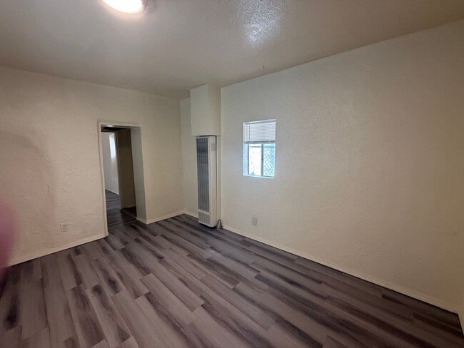 Foto del edificio - 416 Cromwell Ave SW