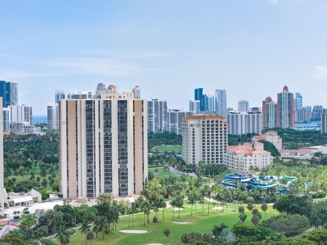 Foto del edificio - 20335 W Country Club Dr