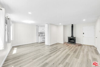 Building Photo - 10634 Holman Ave