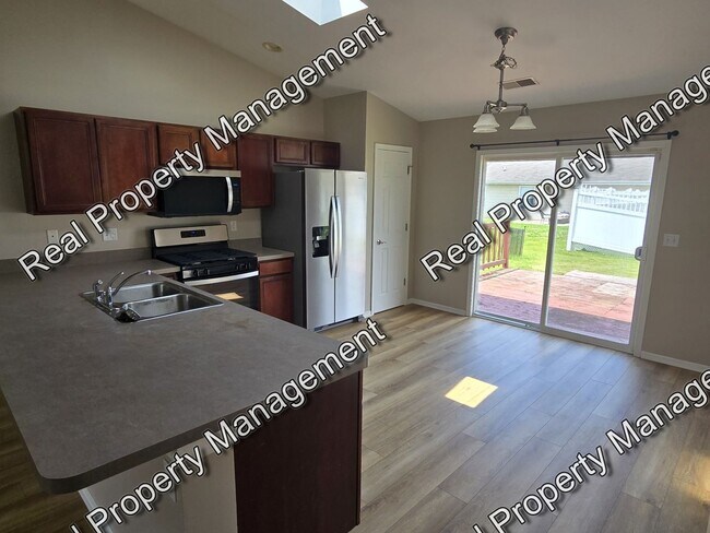 Foto del edificio - Updated Three Bedroom Duplex