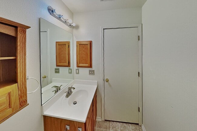 Building Photo - 4611 Echo Lake Dr