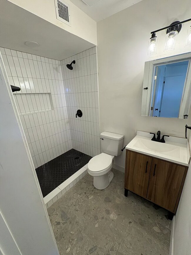 Foto del edificio - 519 W 16th St