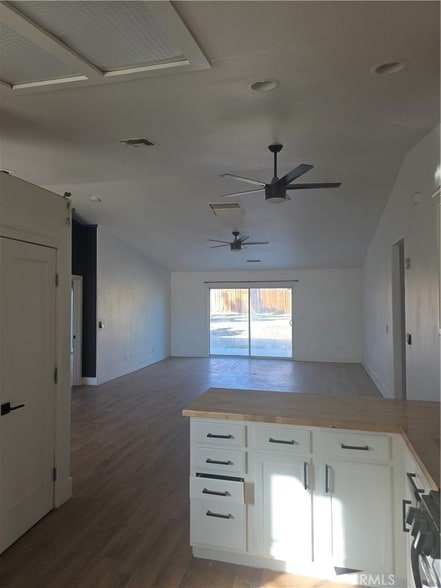 Building Photo - 57336 Crestview Dr