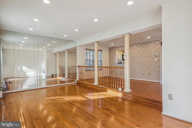 Building Photo - 9001 Lake Largo Dr