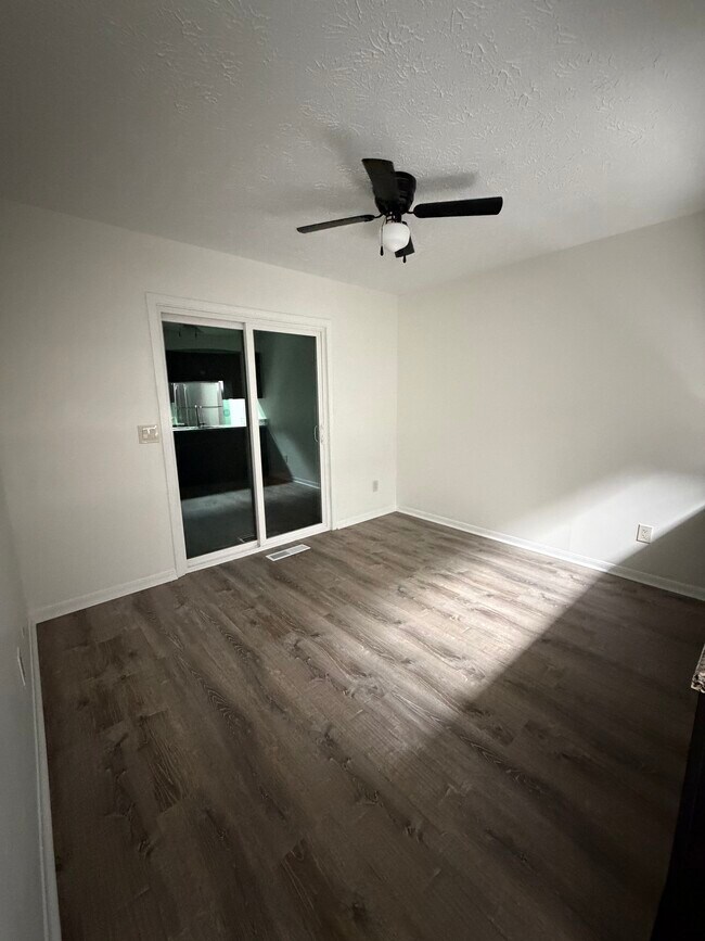 Foto del edificio - 9862 Mandel Dr