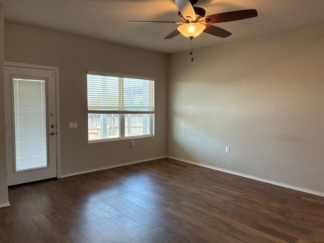Building Photo - Charming 4 beds 2.5 baths in San Antonio!