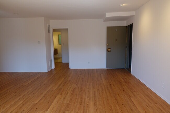 Foto del edificio - 546 N Flores St