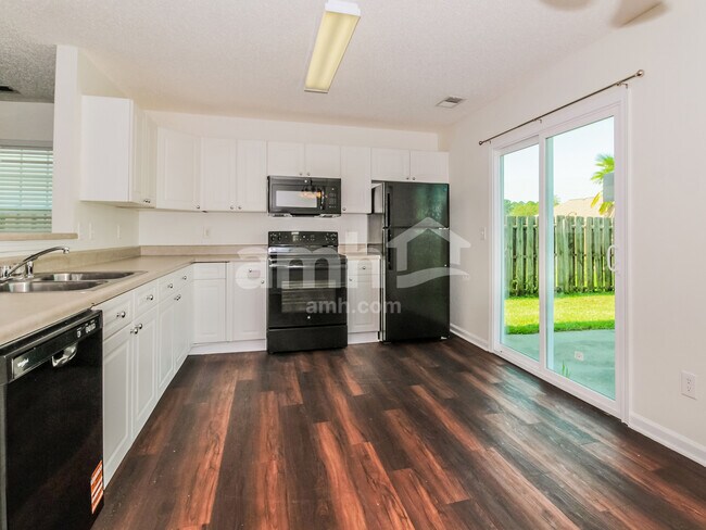 Foto del edificio - 1165 Amber Pines Dr