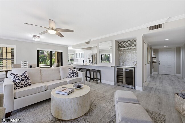 Foto del edificio - 6080 Pelican Bay Blvd