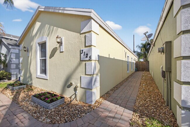Building Photo - 3125 Shelby Way