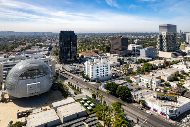 637 S Fairfax Ave - Wilshire Fairfax Condos