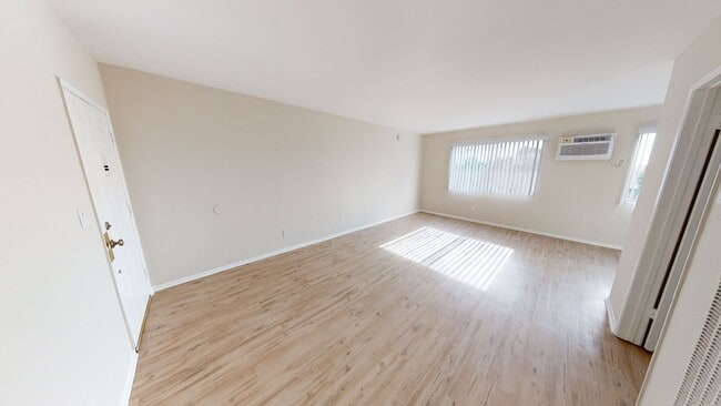 Interior Photo - Royal Terrace Apartments