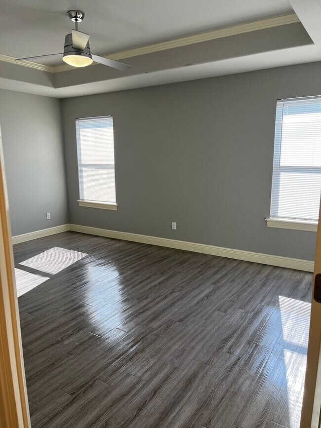 Foto del edificio - Call Heather at 479-208-0305 to see about ...