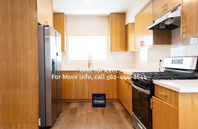 Building Photo - Townhome - 3 Bedrooms-2.0 Baths - Cudahy