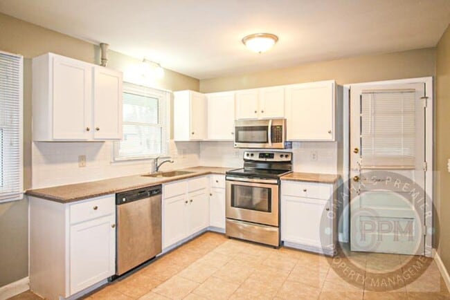 Building Photo - Spacious 4 Bedroom 2.5 Bath Family Home!