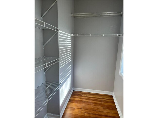 Foto del edificio - 869 Geranium Ave E