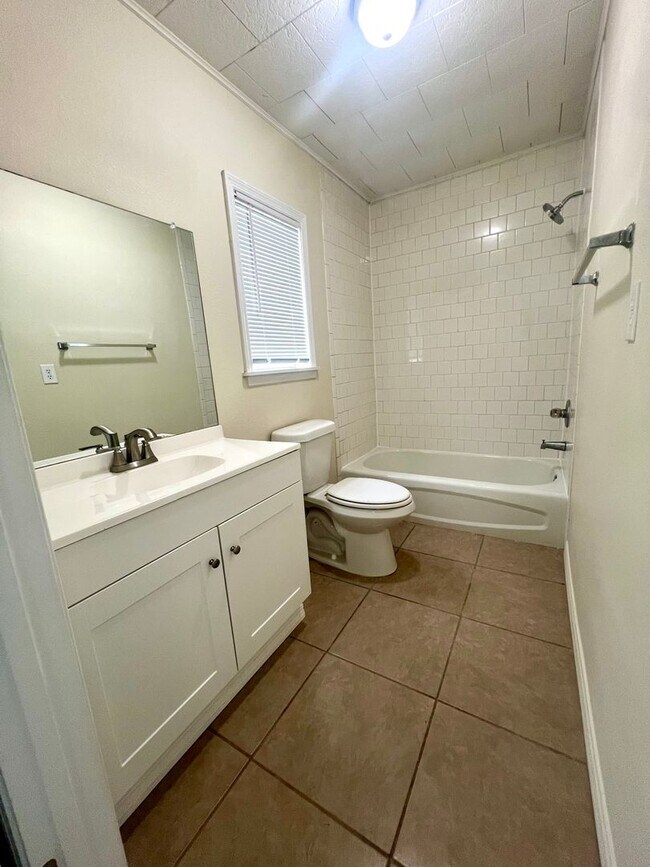 Building Photo - 3 Bed, 2 Bath FOR RENT- South Zepyhrhills
