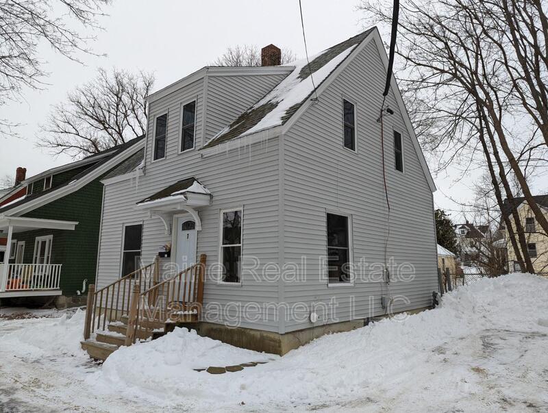 7 Bowdoin Pl, Bangor, ME 04401 House Rental in Bangor, ME