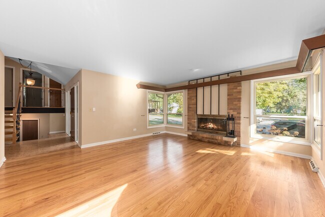 Building Photo - 909 Royal St George Dr