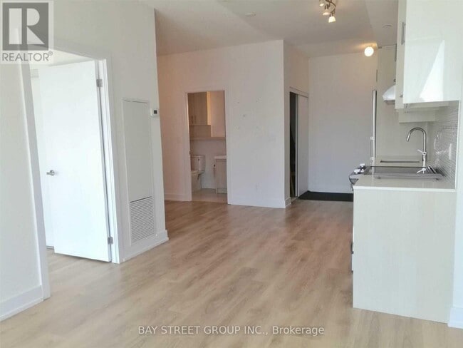 Photo du bâtiment - 150 Fairview Mall Dr