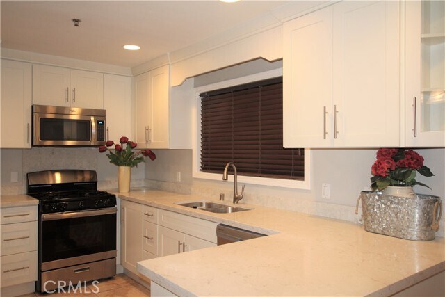 Building Photo - 112 Avenida Verde