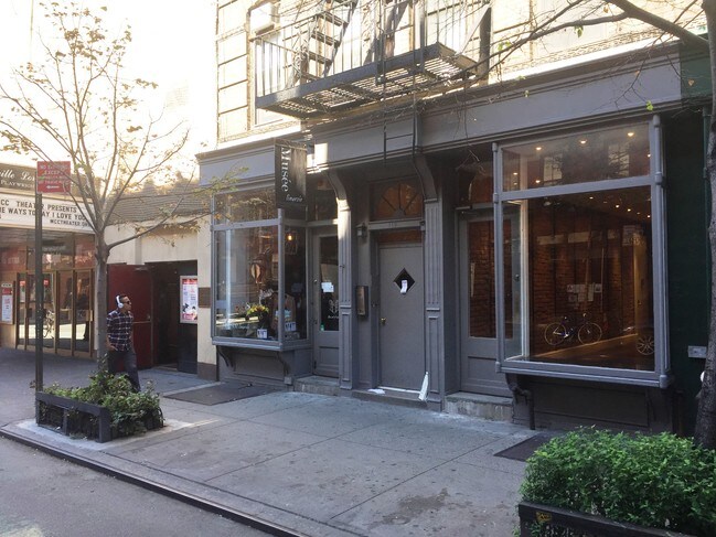Foto del edificio - 119 Christopher St
