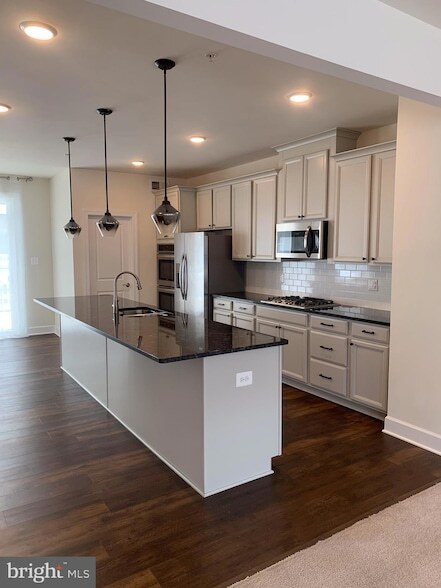 Foto del edificio - 3922 Rock Spring Dr