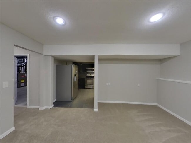 Building Photo - 6421 Limerick Dr