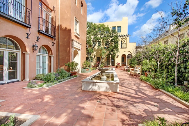 Foto del edificio - Los Patios De Cordova 218 S Oakland Ave