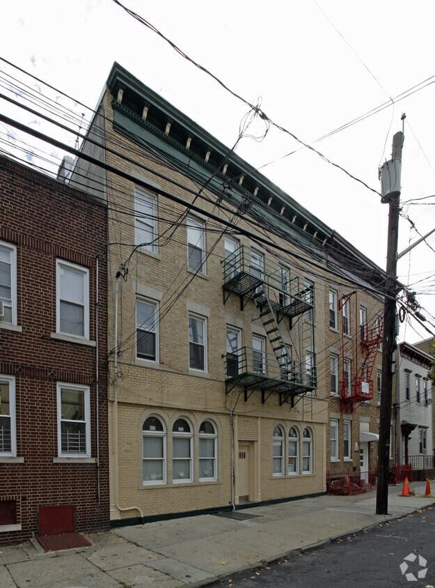 Primary Photo - 56-58 Wright Ave