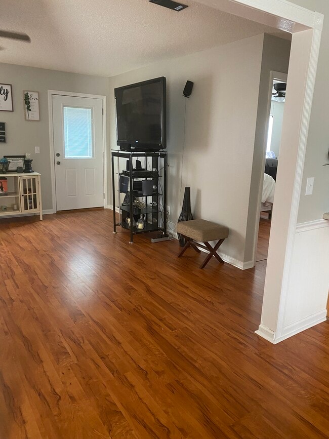 Building Photo - 158 Pebble Hill Dr N