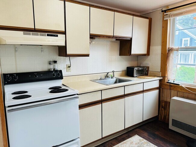 Building Photo - 3 Bedford St